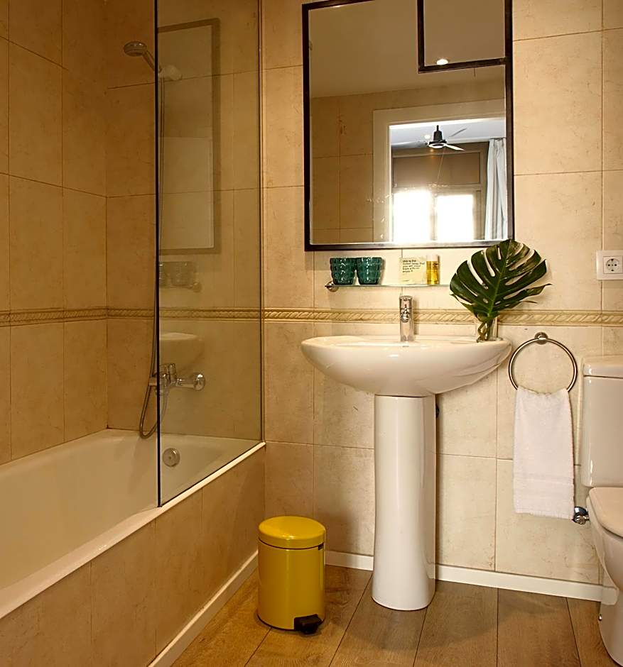 Chic & Basic Lemon Boutique Hotel