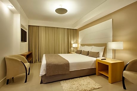 Presidential Suite with Sauna and Hot Tub (1 Double Bed)