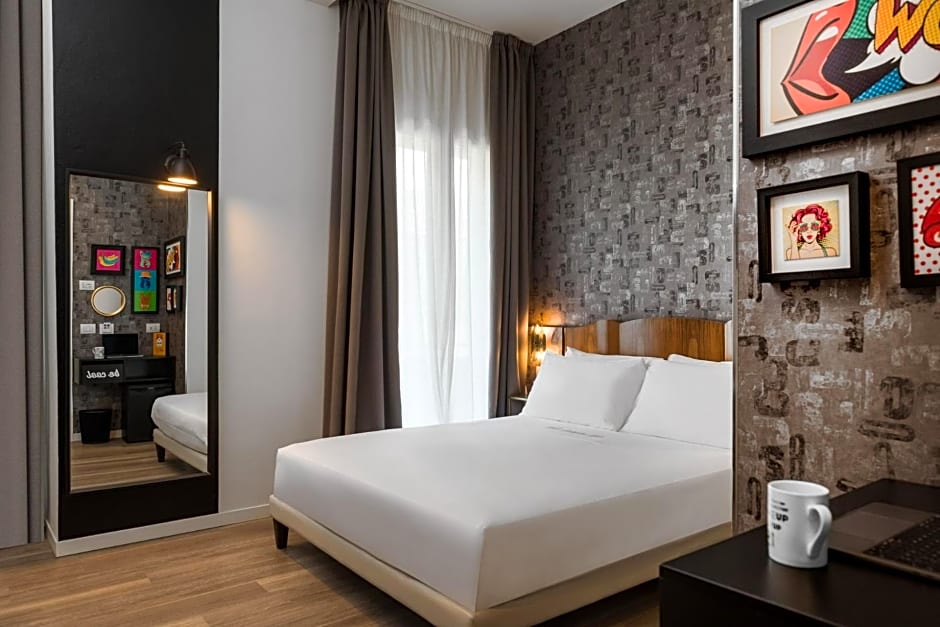 Up Hotel