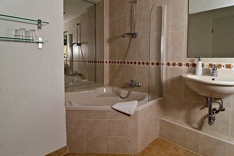 Action Forest Hotel - Kletterwald - Lasertag - nähe Badeparadies