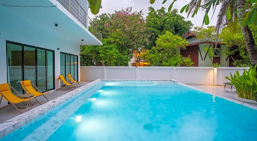 Tonsai Tropical Phi Phi Island