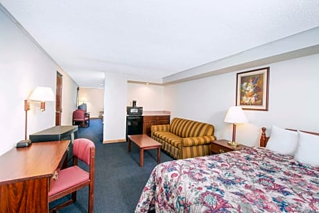 1 King Bed 1 Queen One-Bedroom Suite Non-Smoking