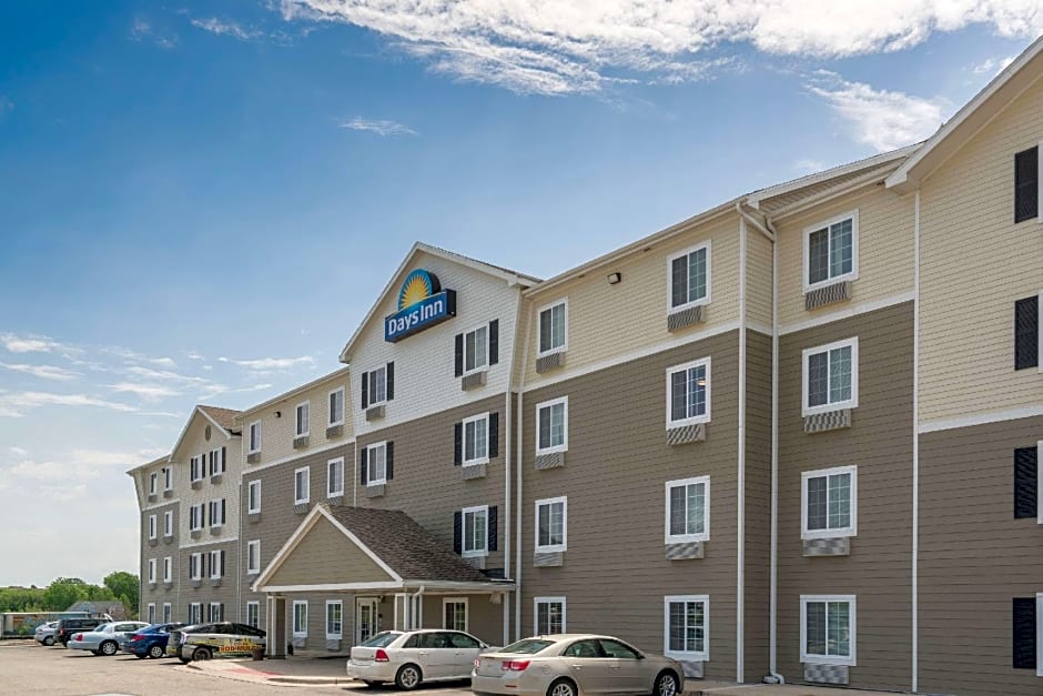 Days Inn & Suites by Wyndham Rochester South
