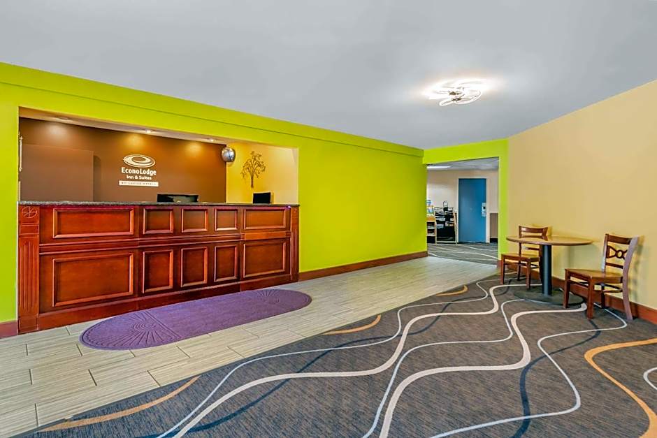 Econo Lodge Inn and Suites Eau Claire