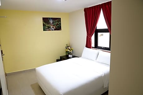Deluxe Queen Room