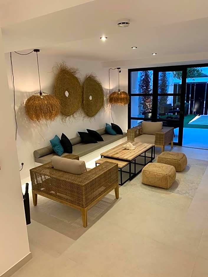 Aparthotel El Cargol