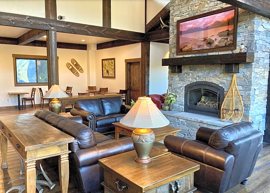 Summit Mountain Lodge and Steakhouse