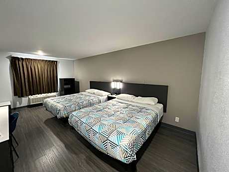Deluxe Queen Room with Two Queen Beds - Non-Smoking