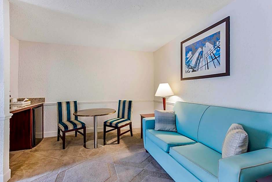 The Blu Hotel Blue Ash Cincinnati, an Ascend Collection Hotel