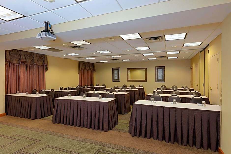 La Quinta Inn & Suites by Wyndham Garden City
