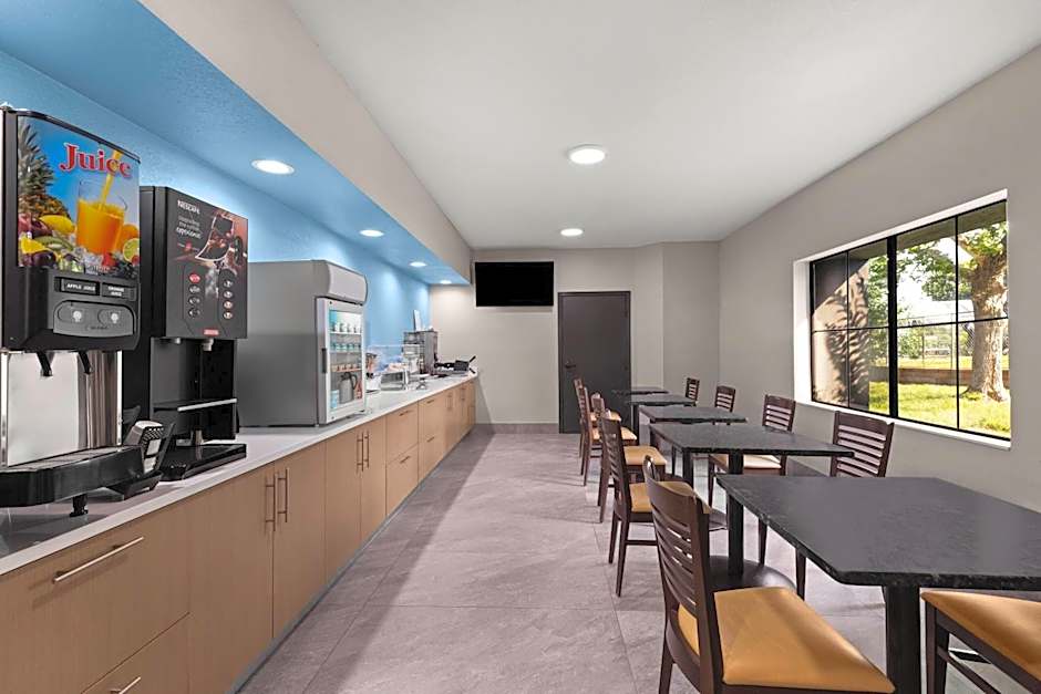 Days Inn by Wyndham McDonough