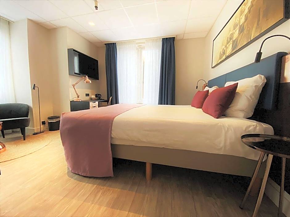 Photo 1 of 16 of Double Room