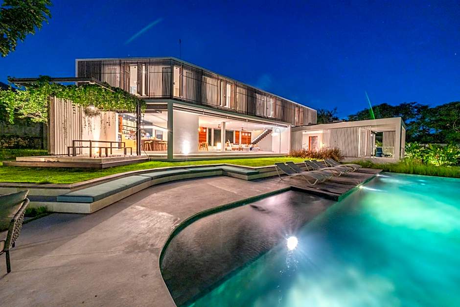 La Maison d'Ulysse - Luxury 4BR Villa Surrounded by Rice Paddies