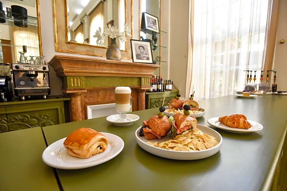 Plaza Camelinas Hotel