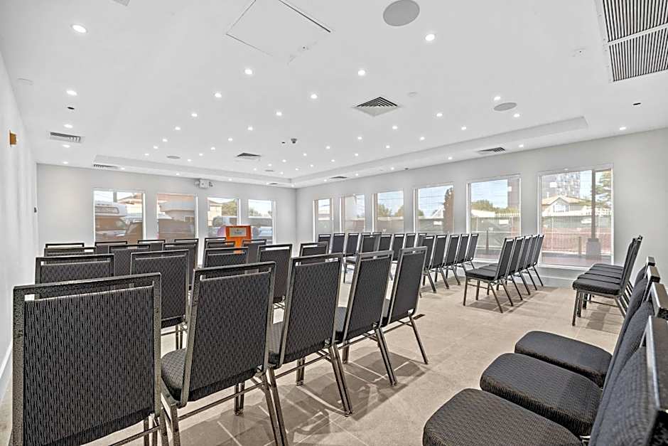 DoubleTree by Hilton New York JFK Airport