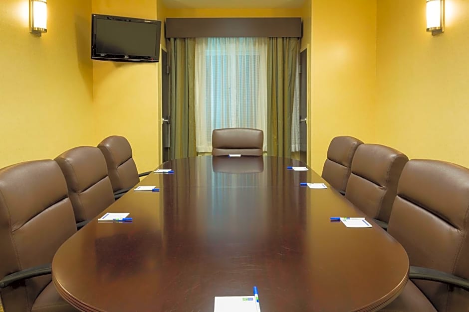 Holiday Inn Express Hotel & Suites Moultrie By IHG