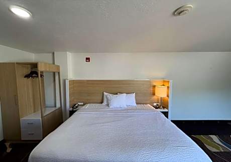 King Room - Non-Smoking