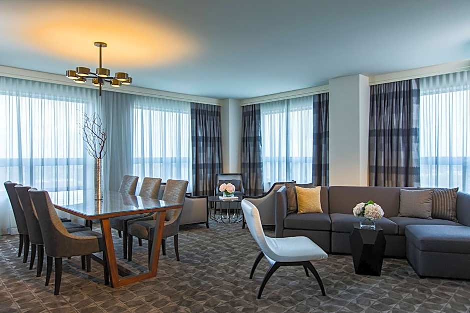 Renaissance Chicago O'Hare Suites Hotel
