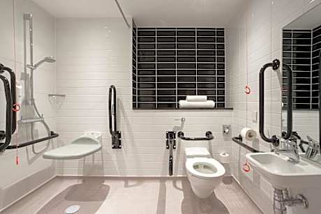 1 Double Standard Accessible with Free Hot Breakfast