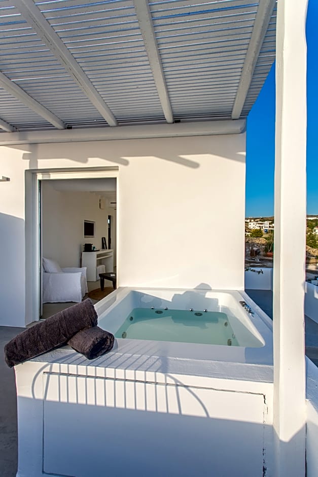 Photo 1 of 17 of Deluxe, Jacuzzi®, Sea View