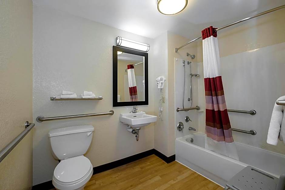 Red Roof PLUS+ Gainesville