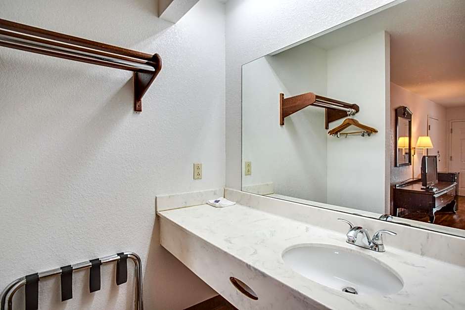 Motel 6-White House, TN