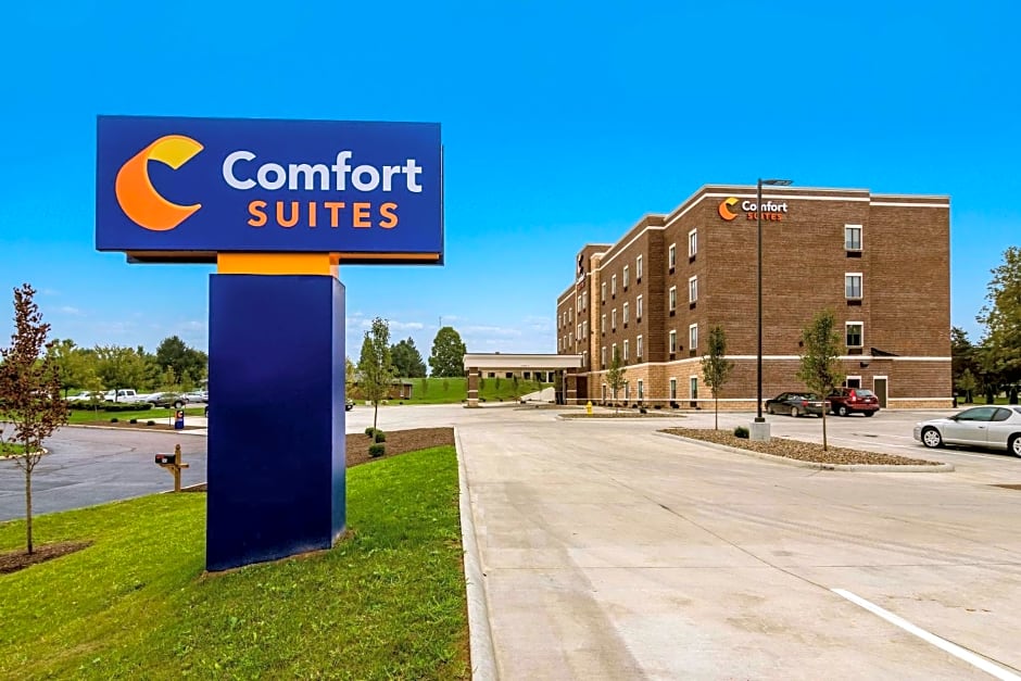 Comfort Suites Wooster near University Campus