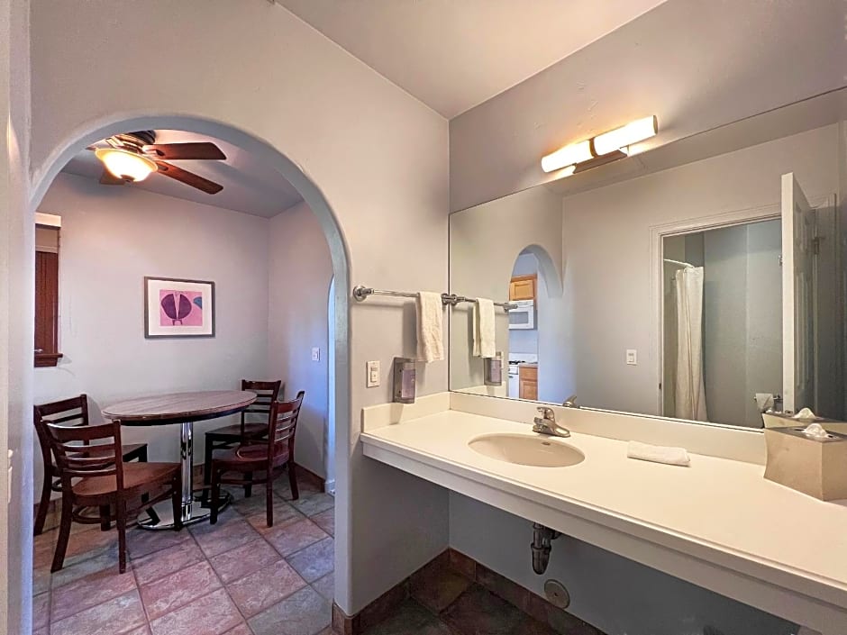 Casa Del Mar Inn