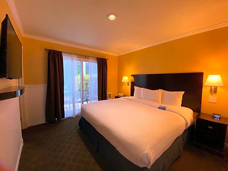 Monterey Bay Lodge