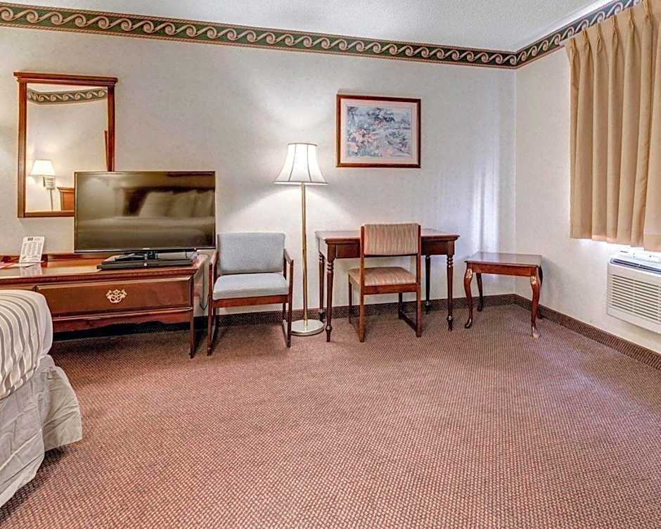 Econo Lodge Inn & Suites El Paso