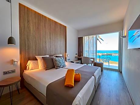 Double Room with Balcony and Sea View