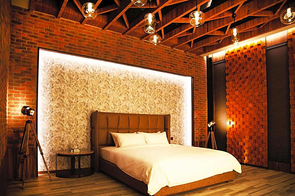 Royal Group Motel Fengshan Branch