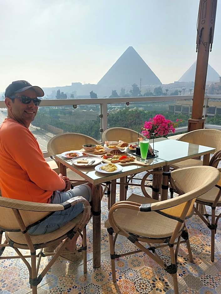 DouDou Pyramids View Hotel