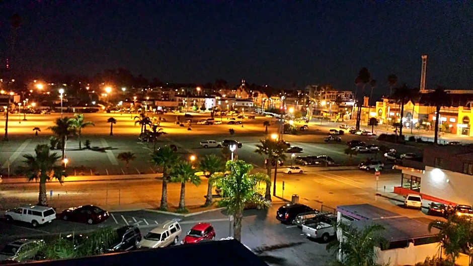 Fireside Inn By The Beach Boardwalk & Bowling