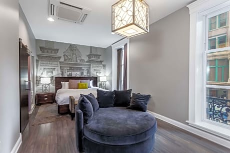 1 King Bed Bethune Suite Non-Smoking