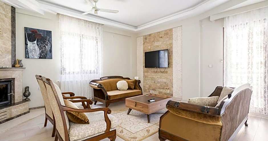 Comfortable villa with garden in “Urla İskele”
