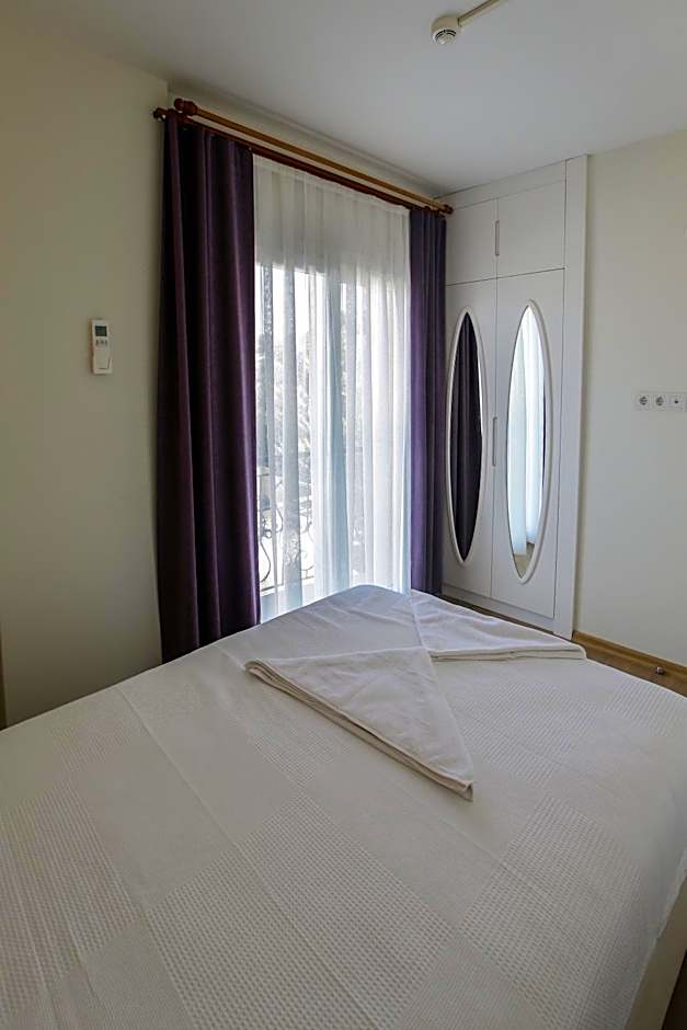 Clementin Suits Sigacık