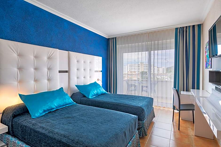 Photo 1 of 12 of Junior Suite