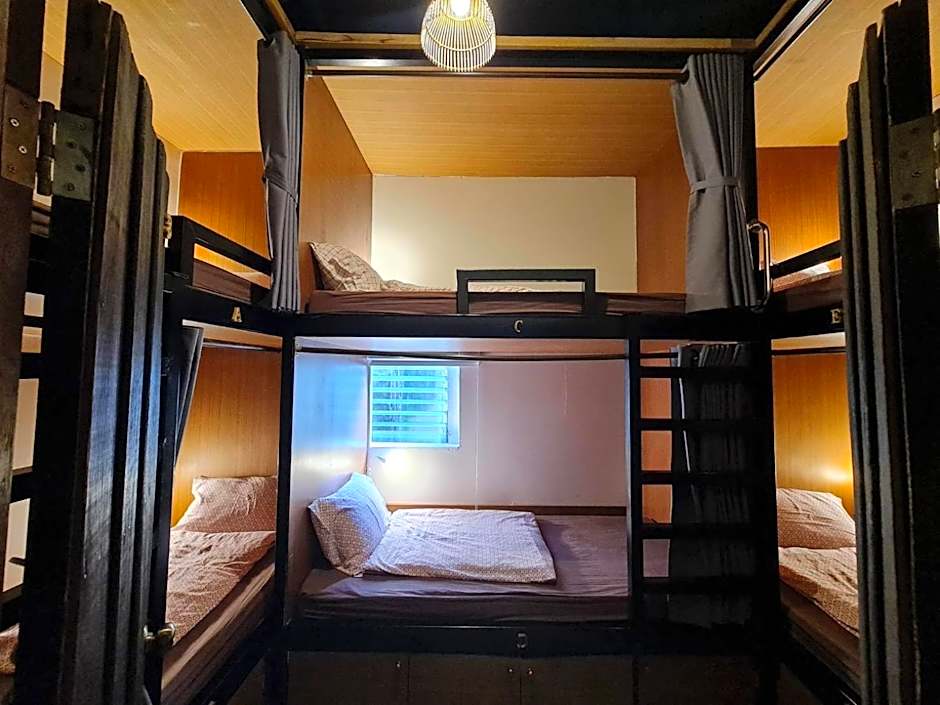 Non House Bangkok บ้านนอนโฮสเทล