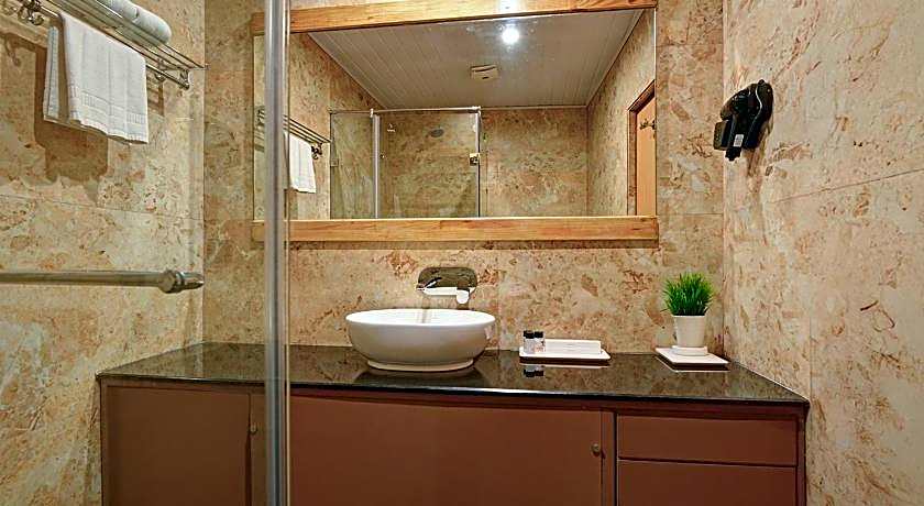Summit Montana Suites & Spa at Mall