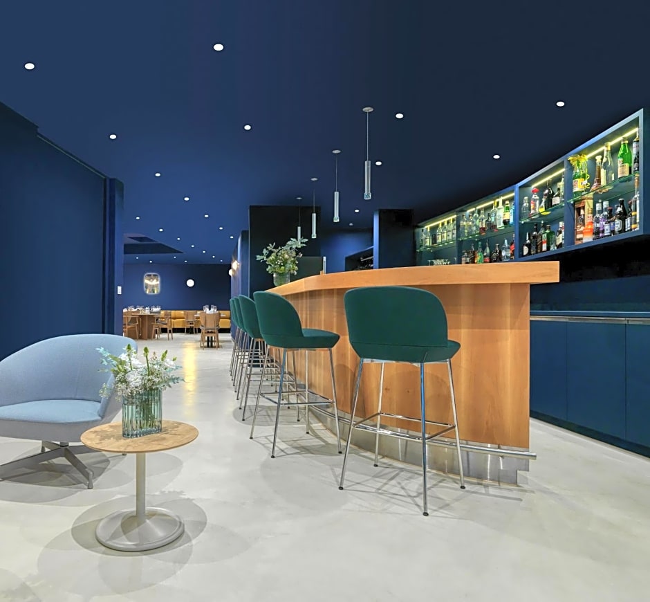 Hotel Eastside (free parking garage)