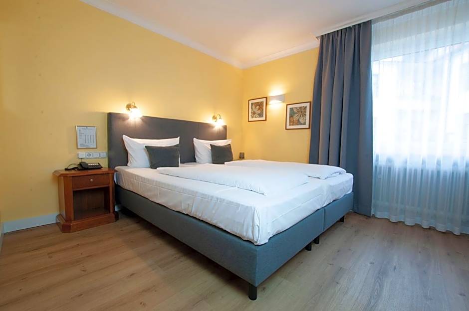 Hotel Altmünchen by Blattl