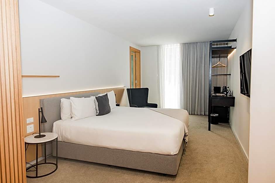 Foto 1 dari 5 — Loft 1 King Bed