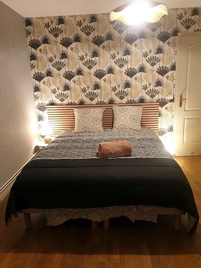 chez Émile côté face maison entière, 3 chambres, 2 salles de bains,jardin et terrasse