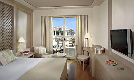 Deluxe Double or Twin Room with Sea View and Terrace (2 Adults + 1 Child)