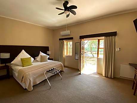 Deluxe Room with Kitchen and Dam View