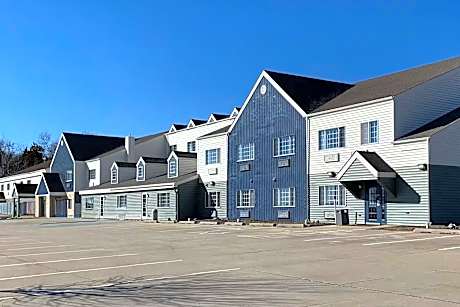 Days Inn & Suites by Wyndham Williamsburg IA North