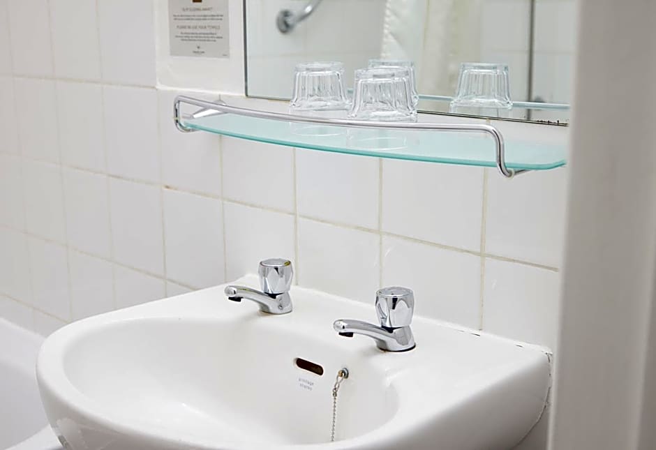 The Bell Hotel Woburn By Greene King Inns