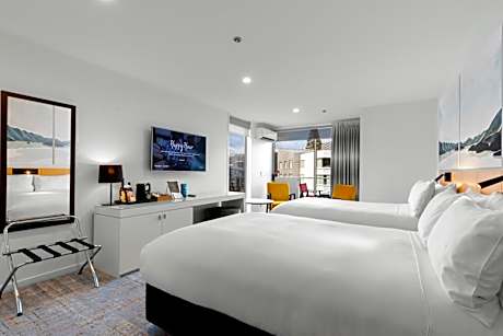 Superior Room with Two Double Beds – Mountain View