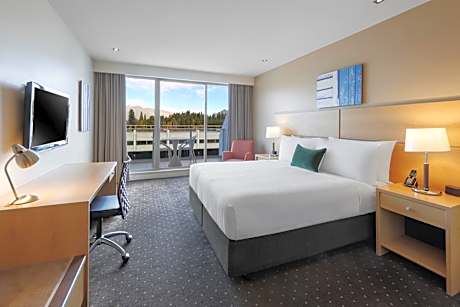 Mountain View King with Balcony - 1 King Bed
